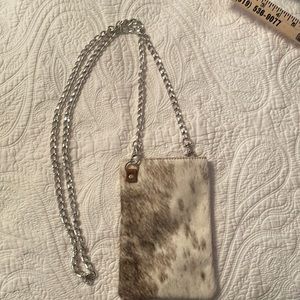 Single pouch crossbody phone bag